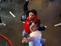 开云体育教练-球员推销个人购物品，受球迷欢迎购买