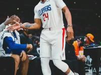 开云体育官网入口-包含雄鹿球员发挥出色荣膺本赛季最佳新秀，未来可期的词条