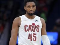 开云体育在线登录-爵士主场完胜鹈鹕，米切尔砍下30分