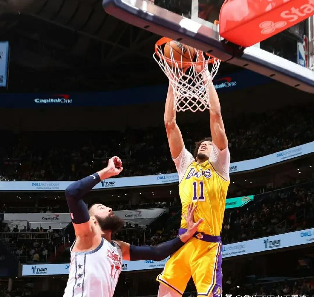 湖人主场击败尼克斯,浓眉贡献35分 湖人主场击败尼克斯,浓眉贡献35分