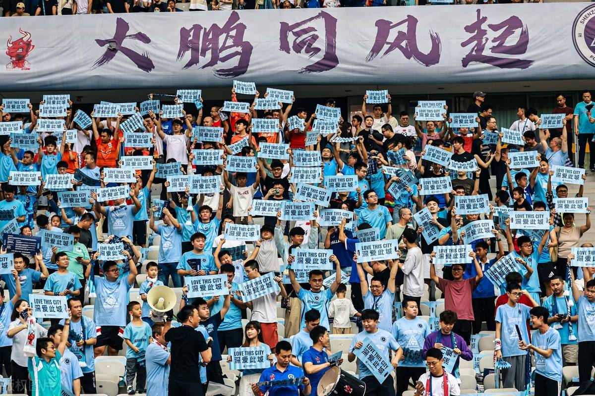 足球赛事掀起热潮，球迷狂热翘首期待的简单介绍