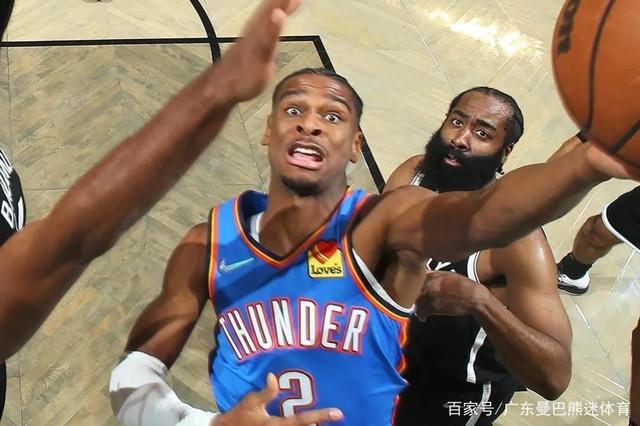 圣诞节前后篮球迷们共同庆祝