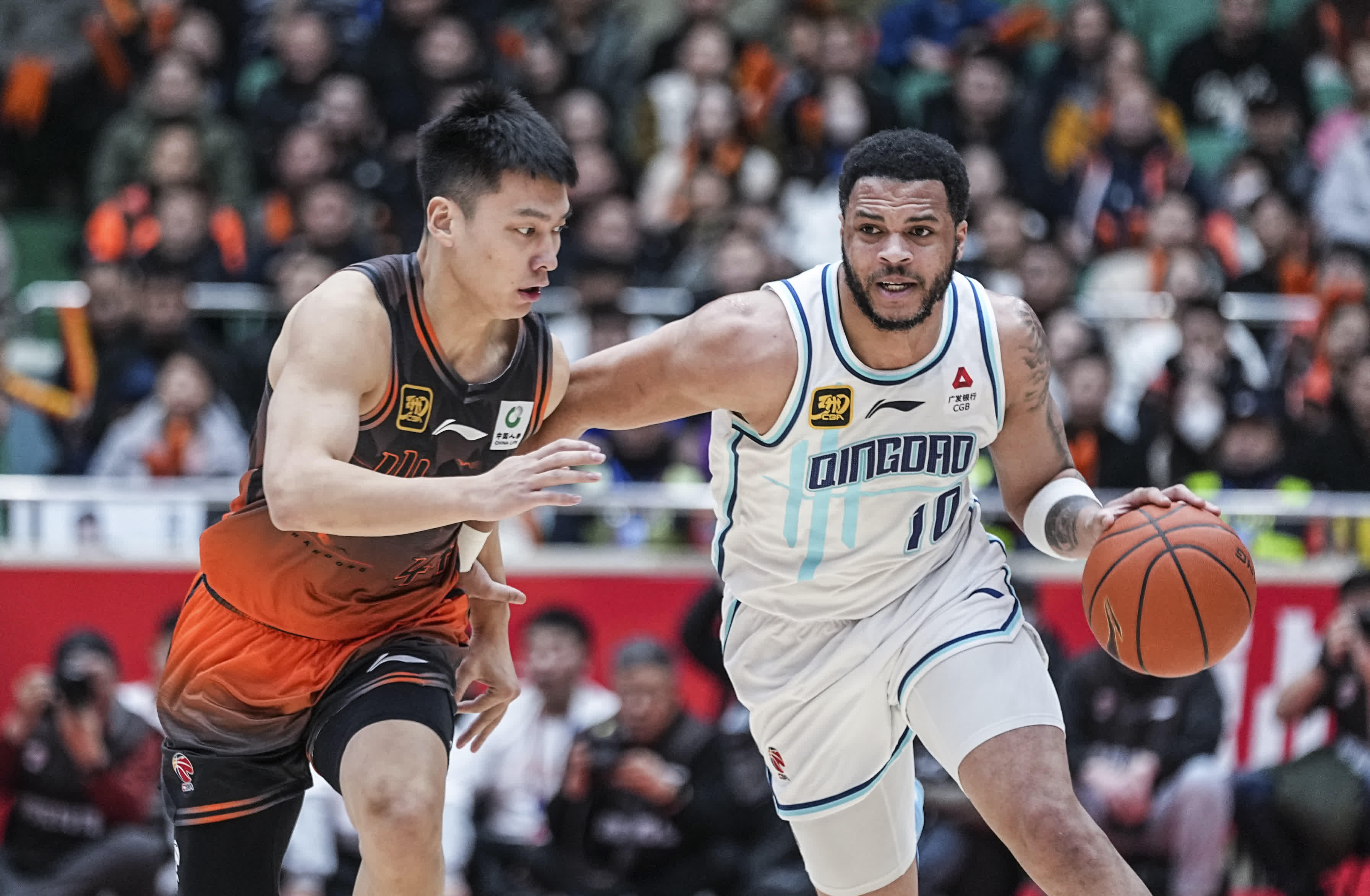 篮球比赛中的新面孔崭露头角