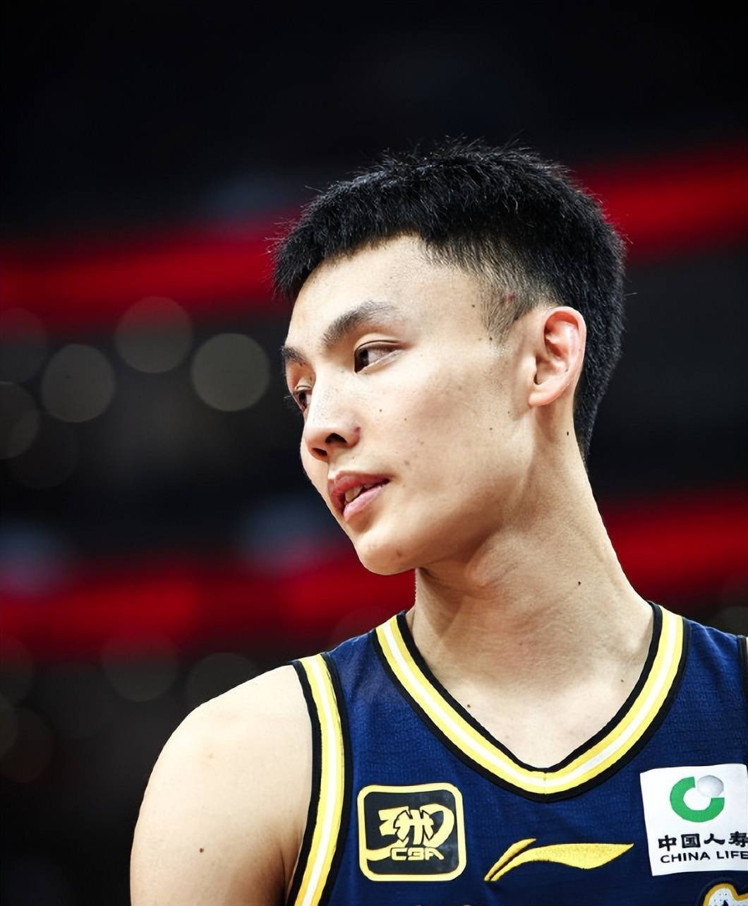 篮球比赛中的新面孔崭露头角