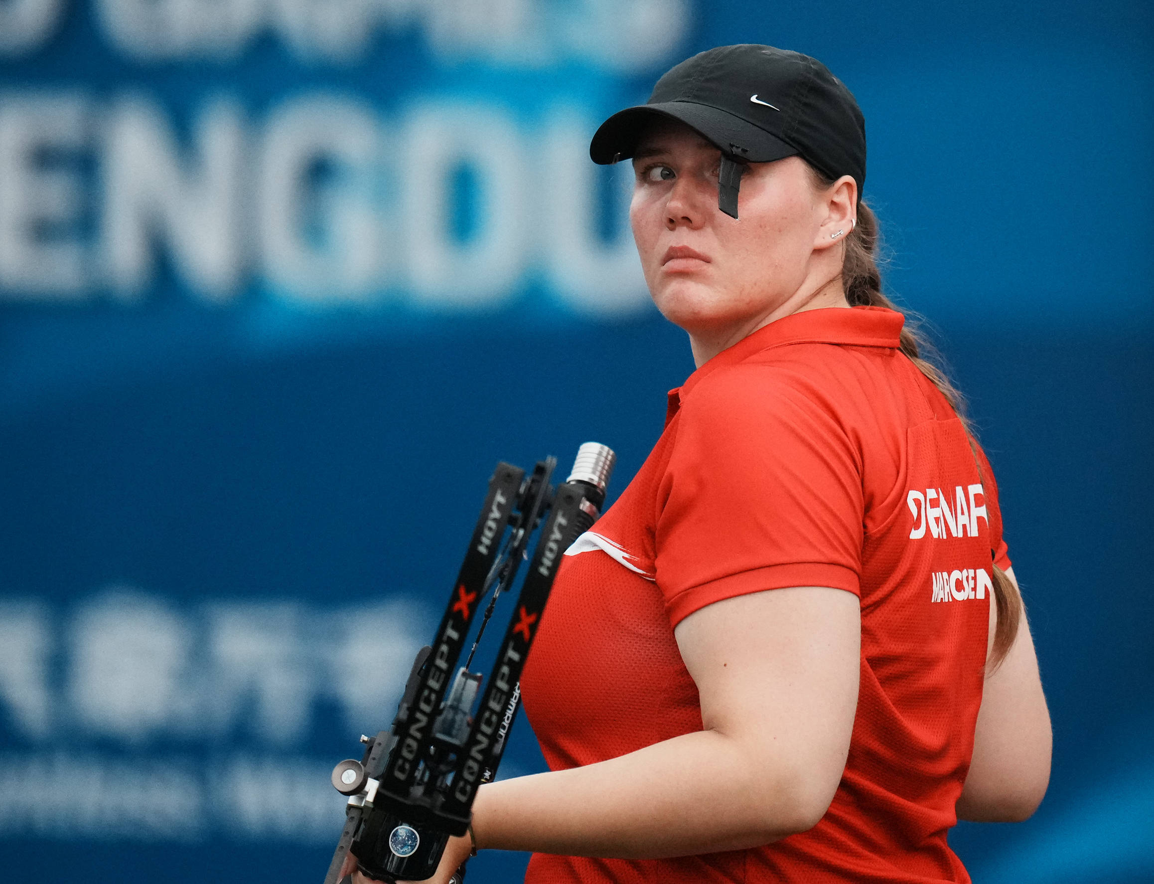 夺冠在望！射箭选手神准手法