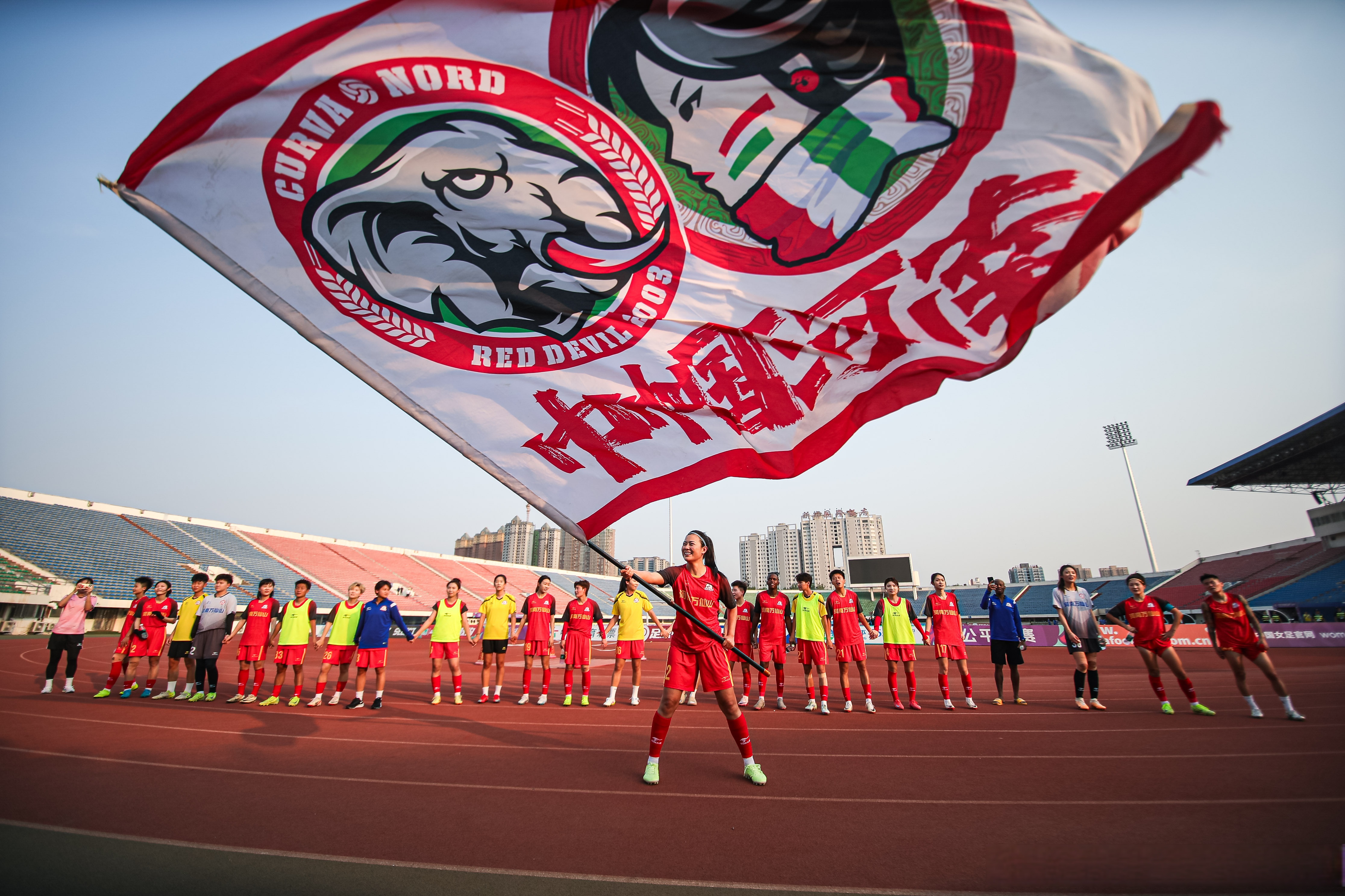 阜新队在篮球赛事中取得胜利