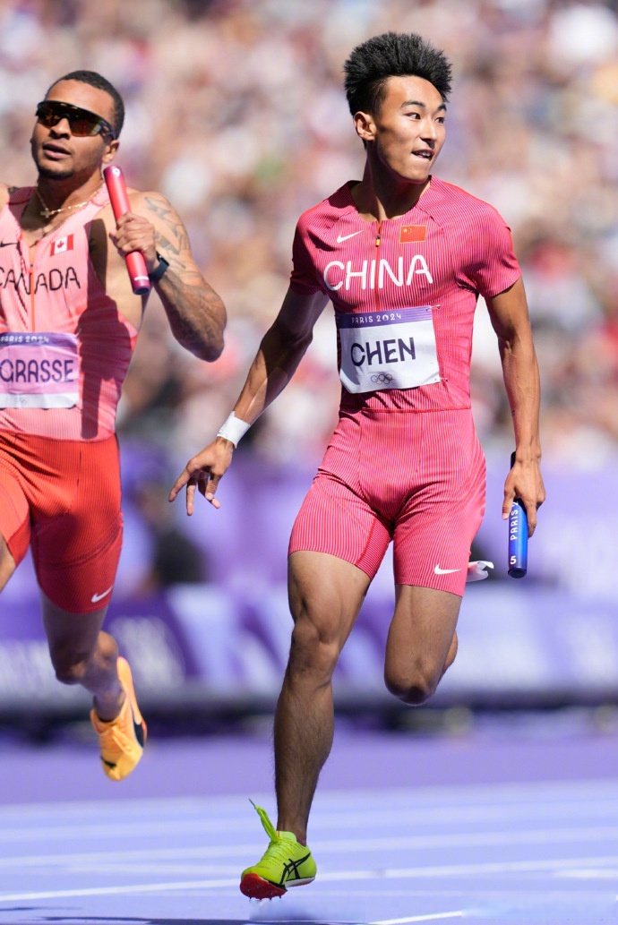 速度与技巧！运动员们在比赛中展现实力