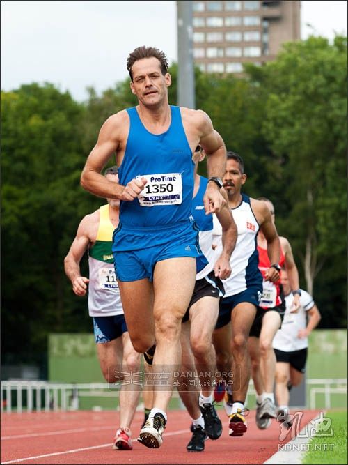 速度与技巧！运动员们在比赛中展现实力