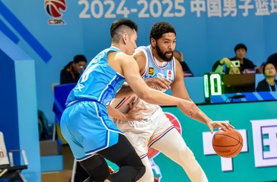 新疆男篮外援助球队取胜,表现抢眼 新疆男篮外援助球队取胜,表现抢眼