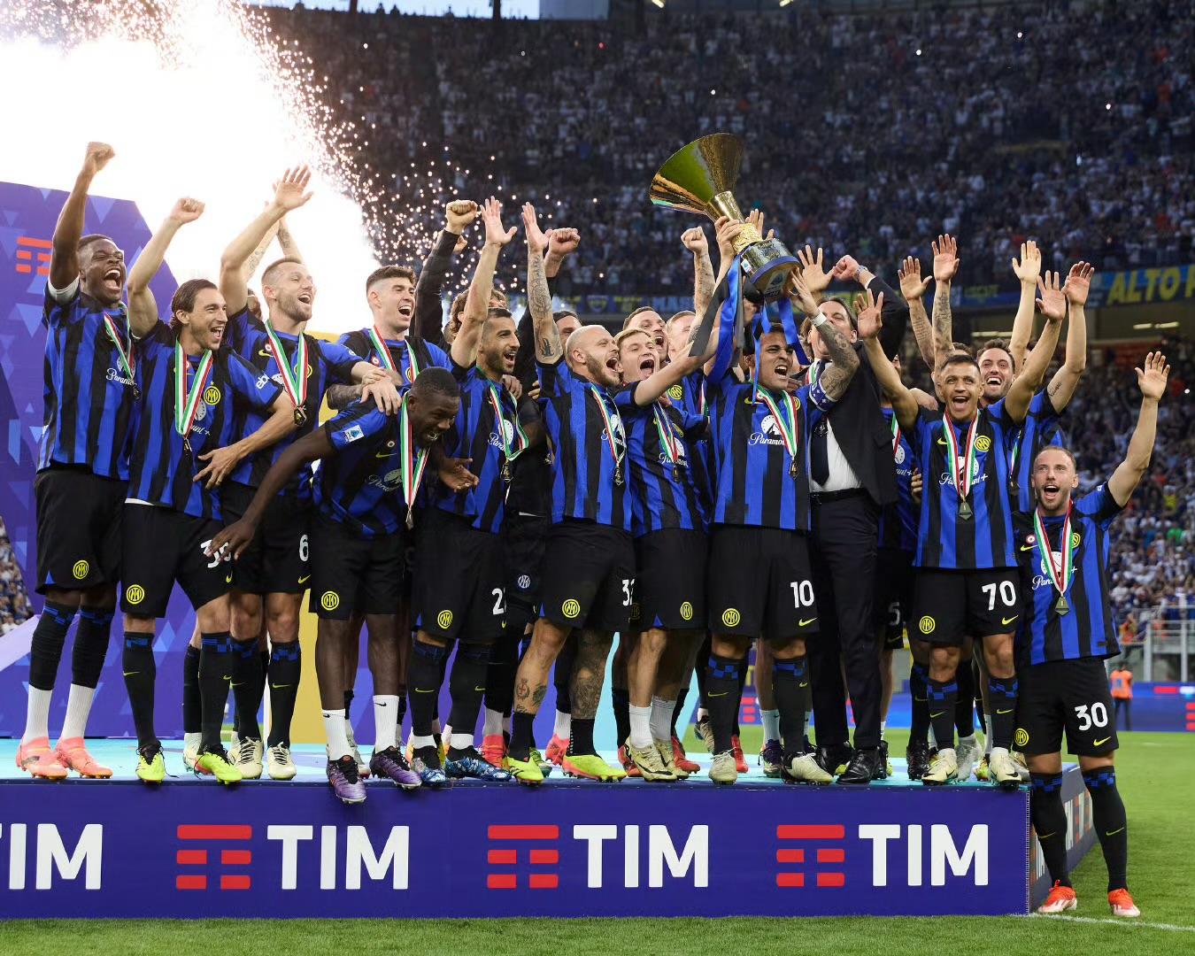 精彩足球大战再度上演，国际豪门齐聚的简单介绍