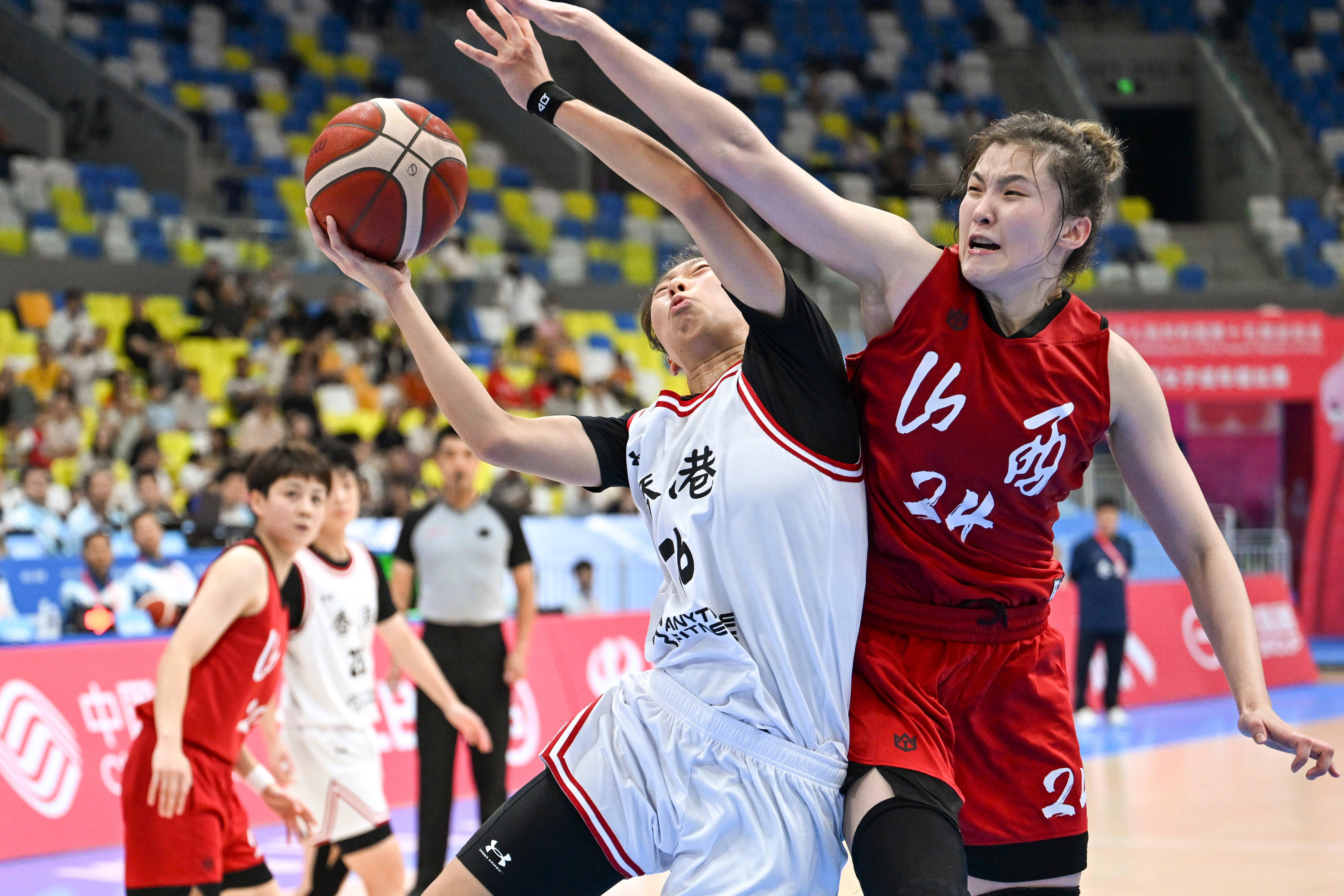 山西队在比赛中奋勇拼搏，最终获得比赛胜利