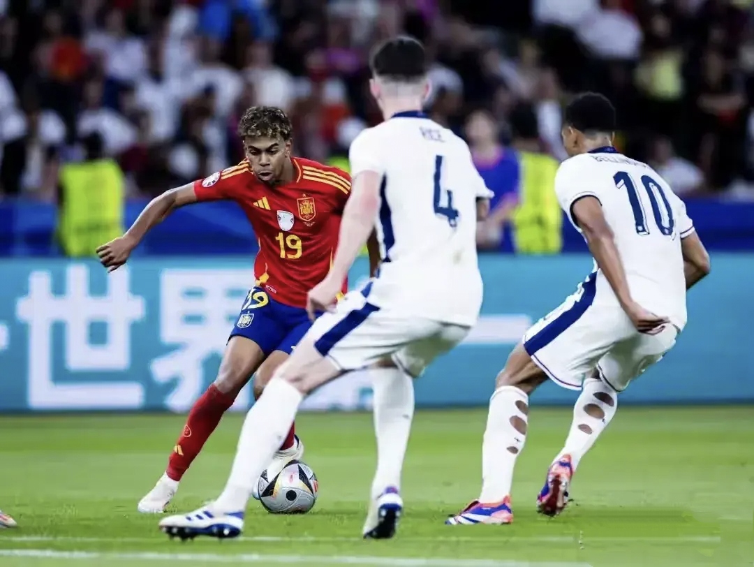 包含西班牙队队员拼尽全力,奋力拼搏的词条 包含西班牙队队员拼尽全力,奋力拼搏的词条