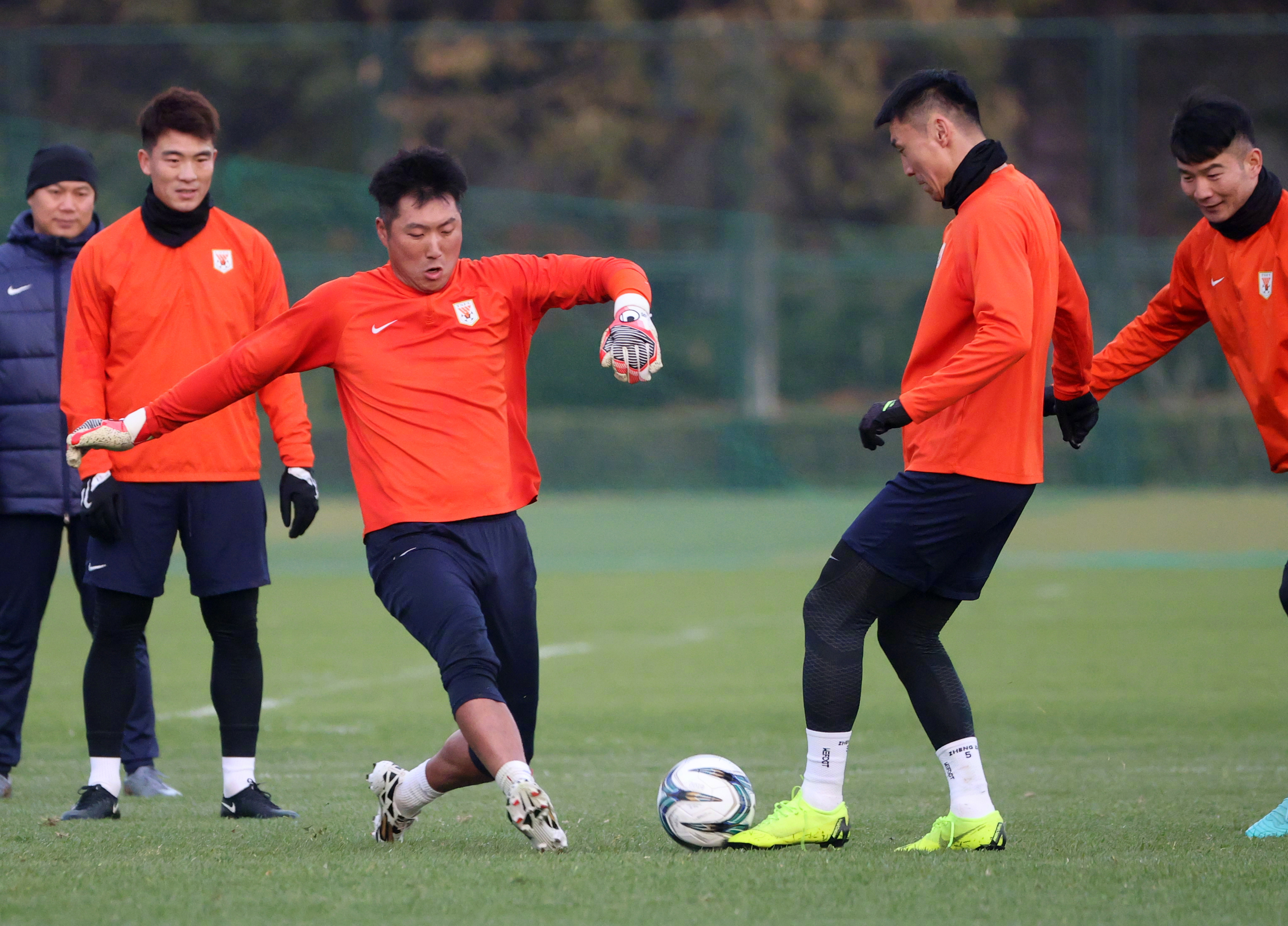 包含足协杯即将开战,各队备战已进入紧张阶段的词条 包含足协杯即将开战,各队备战已进入紧张阶段的词条