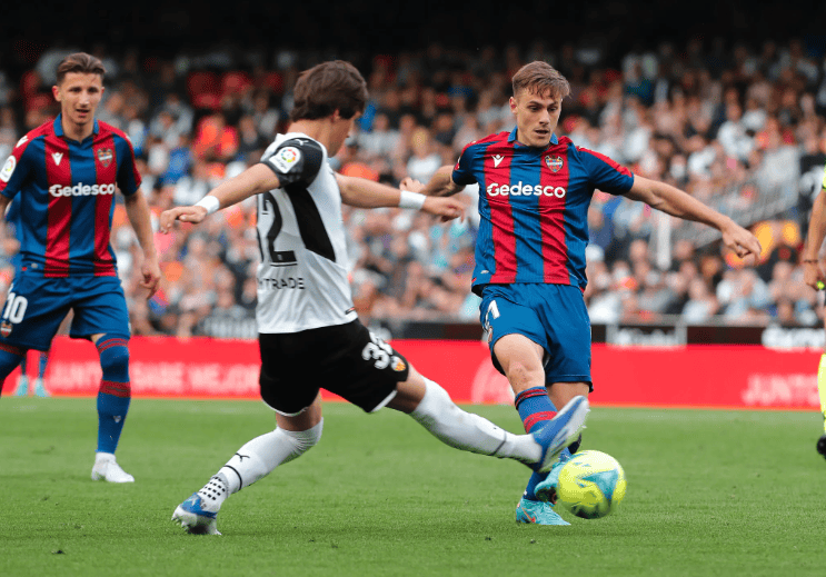 瓦伦西亚客场作战,期待客场取胜 瓦伦西亚客场作战,期待客场取胜