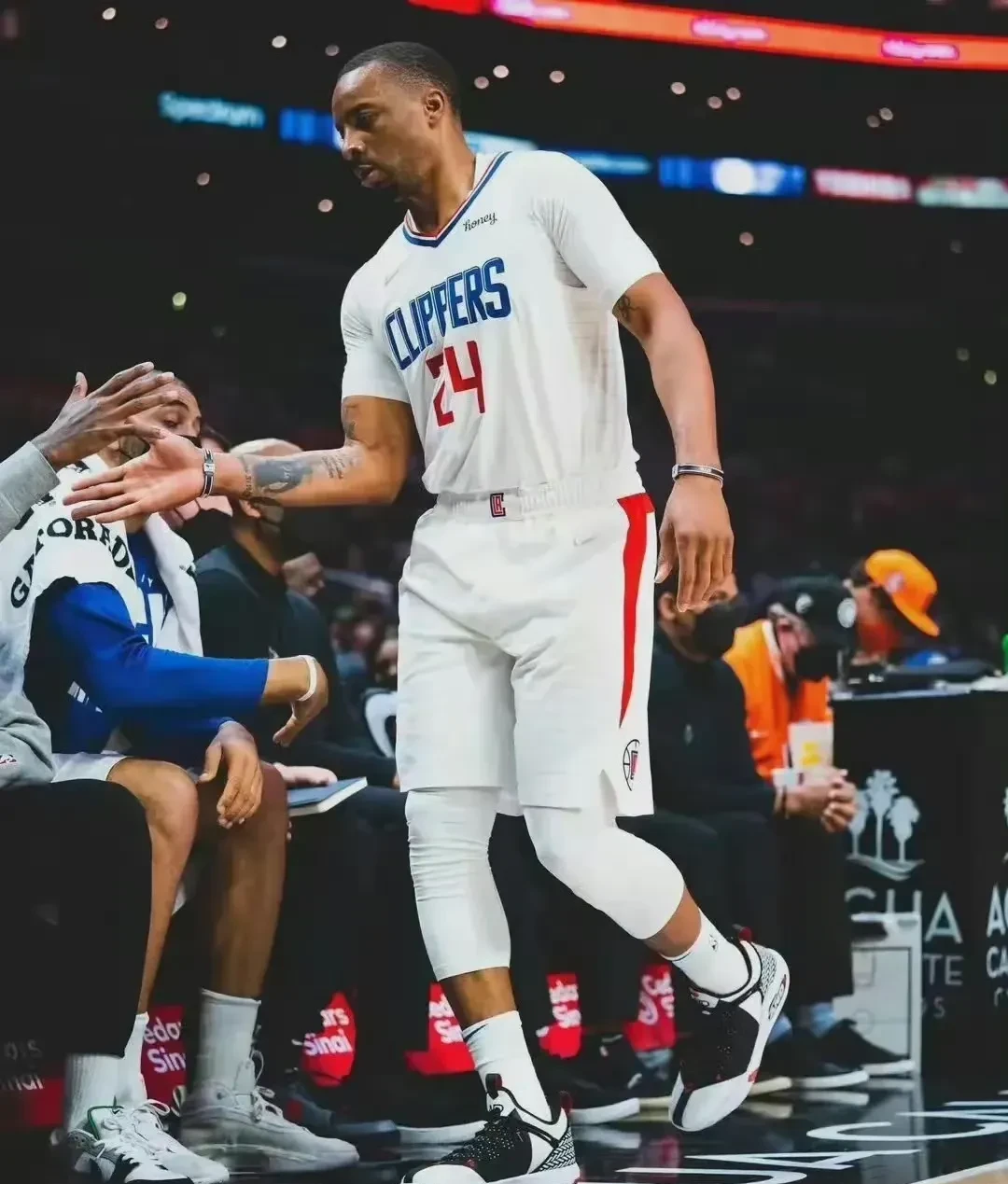 包含雄鹿球员发挥出色荣膺本赛季最佳新秀，未来可期的词条