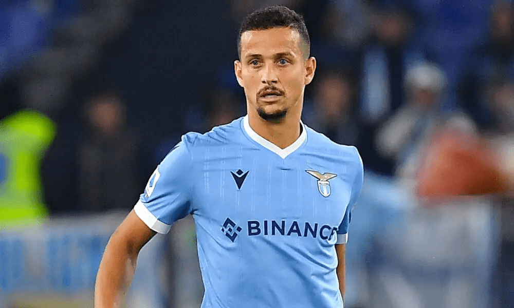 乌迪内斯侥幸逃脱，力保不败战绩