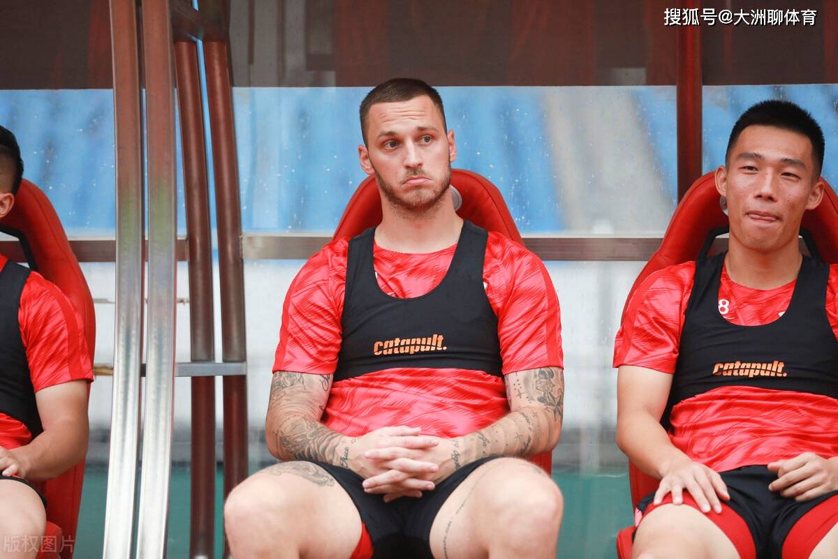 包含里昂球员团结协作，取得突破性胜利的词条