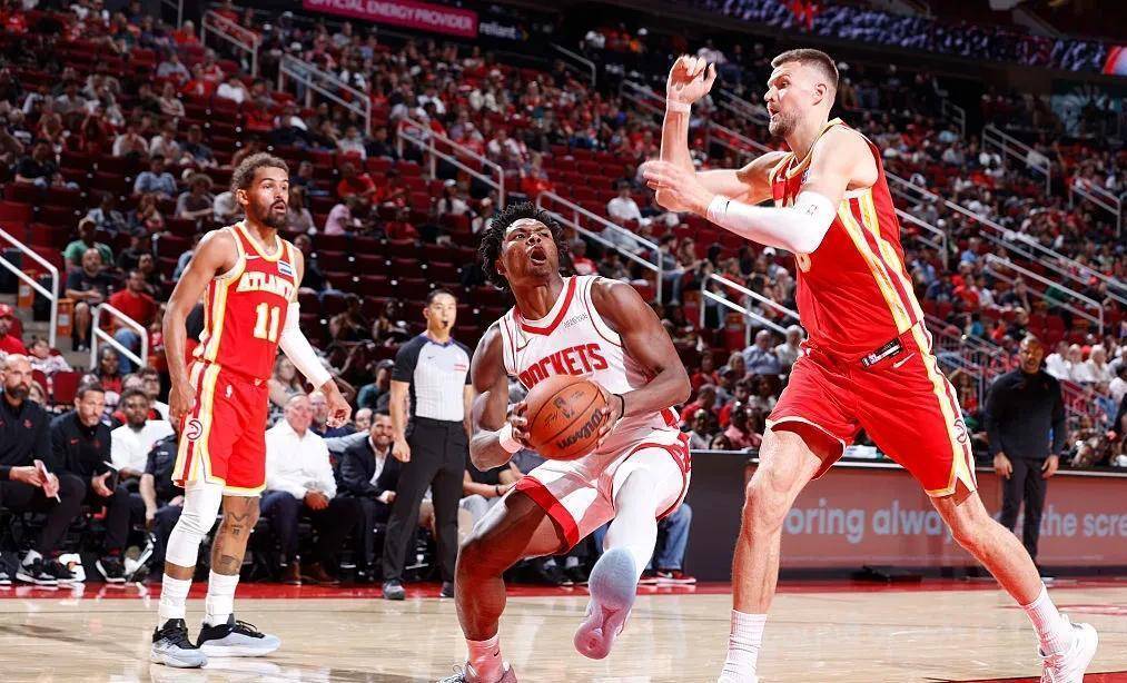 火箭击败老鹰，继续胜势