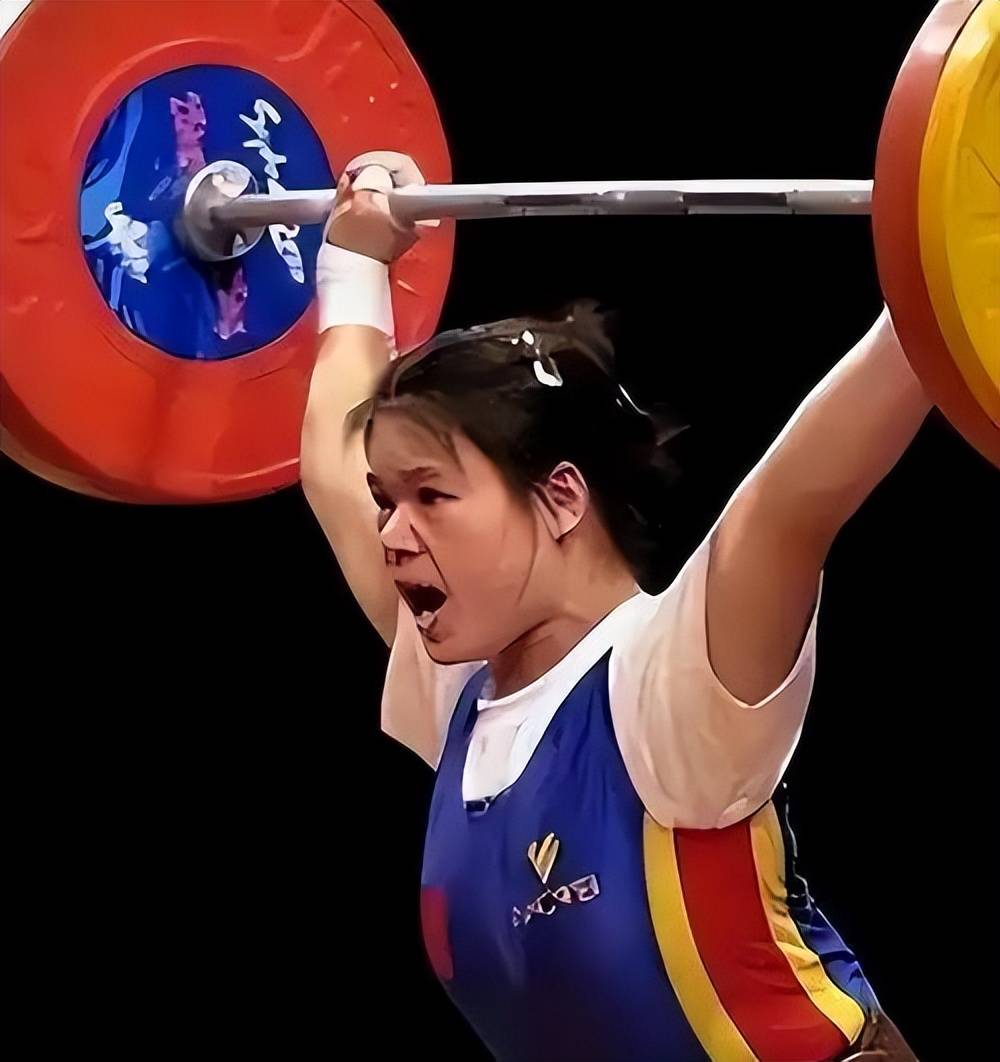 澳大利亚女子举重选手夺得金牌