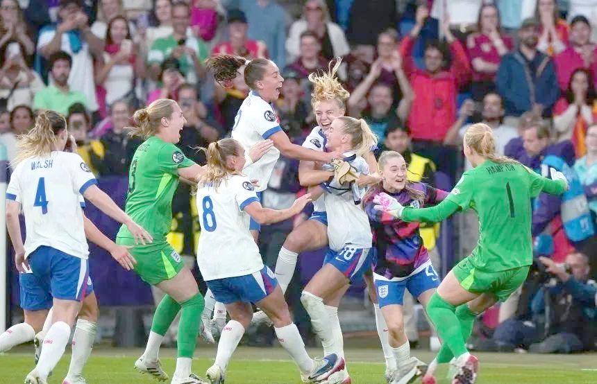 英格兰队在激烈比赛中卫冕成功